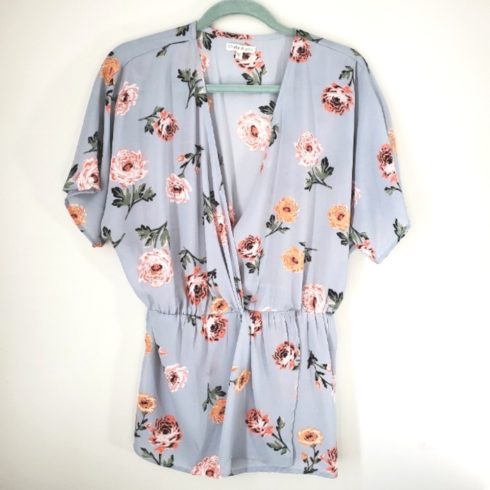 Short-sleeve floral blouse